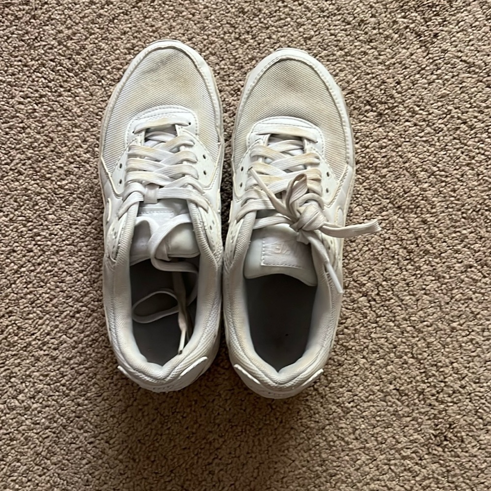 women’s white nike airmax 90 tennis shoes, size 7
